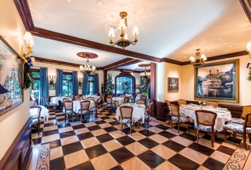 Disneyland-Club-33-Interior.jpg