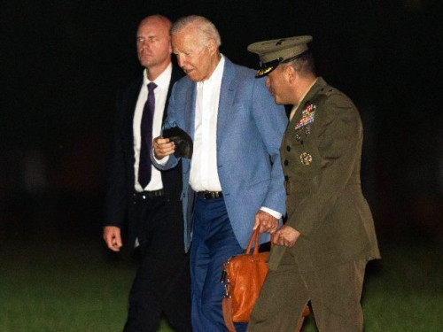 biden-vacation-return-night-AP-640x480.jpg