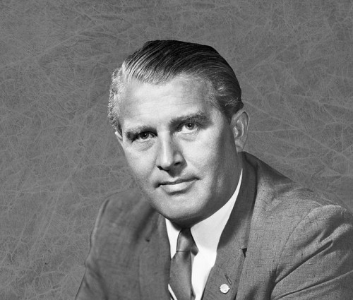 706px-wernher_von_braun_1960.jpg