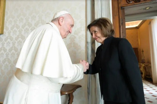 Pelosi-Meets-Pope-Francis-Official-Vatican-Photo-10092021.jpg