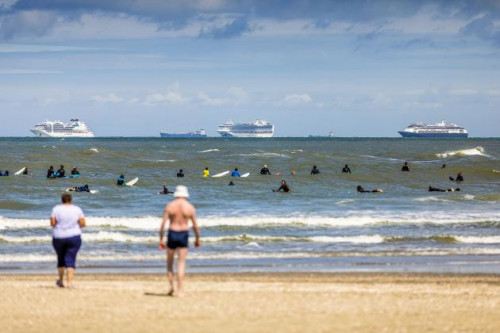 schepen-voor-de-kust.jpg