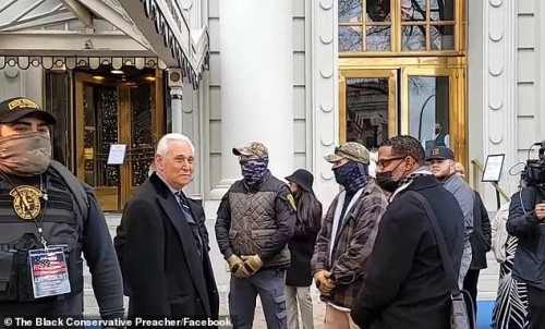 Roger-Stone-with-Oath-Keepers.jpg